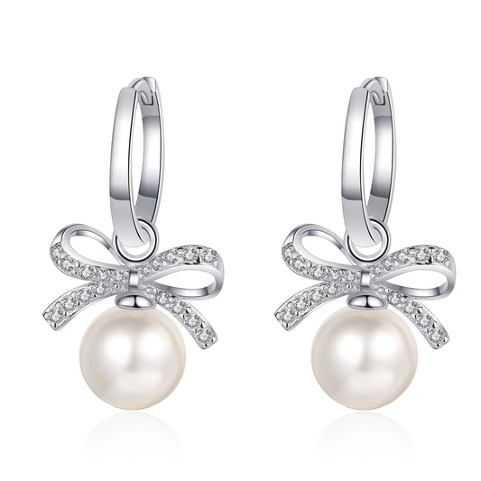 Freshwater Cultured Pearl Stud Earrings With Moissanite