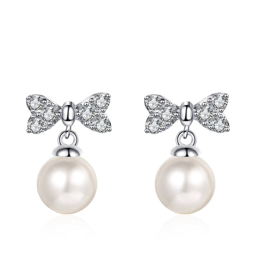 Freshwater Cultured Pearl Stud Earrings With Moissanite