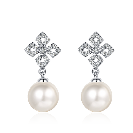 Freshwater Cultured Pearl Stud Earrings With Moissanite