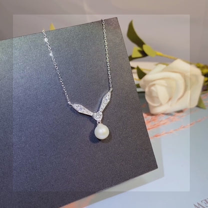 Brilliant-cut Diamand and Sweet Water Pearl Necklace